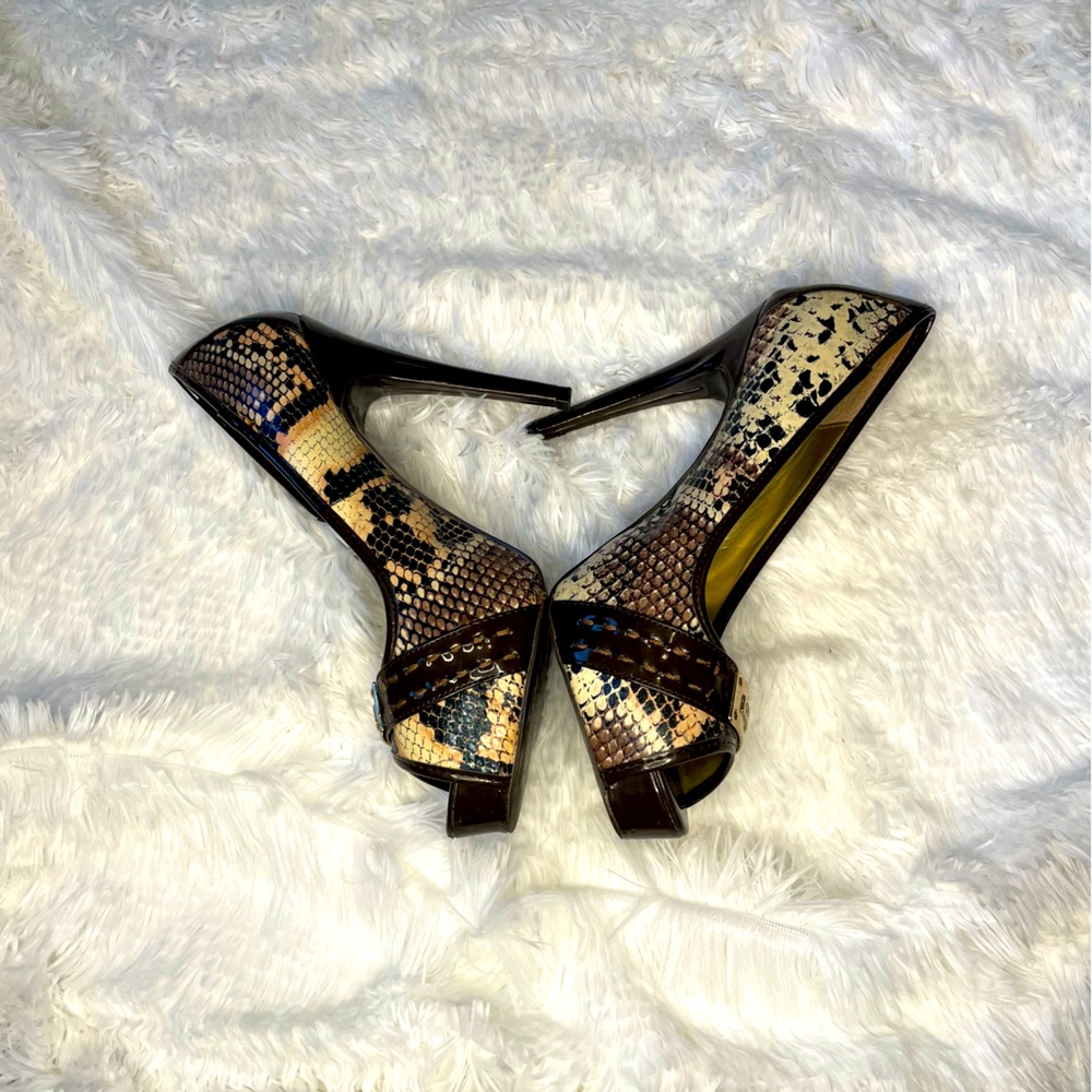 Vintage animal print peep toe Guess heels, size 7.5